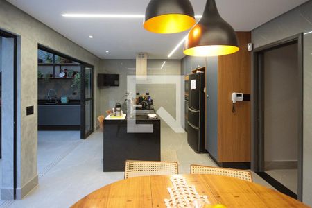 Casa à venda com 320m², 4 quartos e 5 vagas Casa à venda com 320m², 4 quartos e 5 vagasCozinha