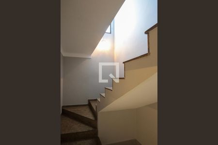 Casa à venda com 320m², 4 quartos e 5 vagas Casa à venda com 320m², 4 quartos e 5 vagasescada