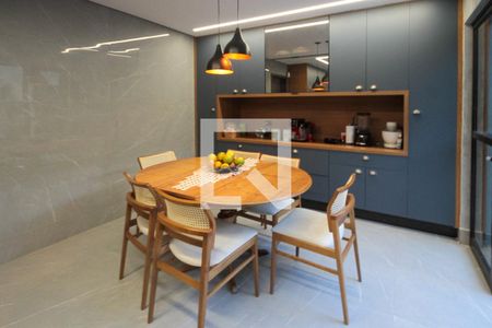 Casa à venda com 320m², 4 quartos e 5 vagas Casa à venda com 320m², 4 quartos e 5 vagasCozinha