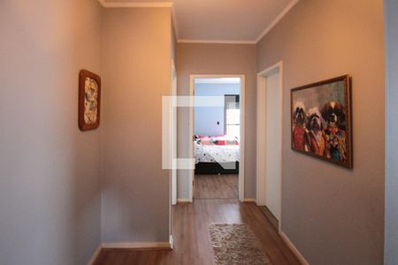 Casa à venda com 320m², 4 quartos e 5 vagas Casa à venda com 320m², 4 quartos e 5 vagasCorredor