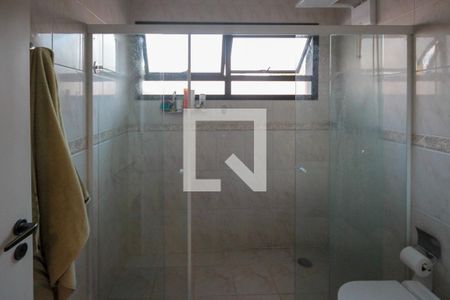 Casa à venda com 320m², 4 quartos e 5 vagas Casa à venda com 320m², 4 quartos e 5 vagasBanheiro da Suíte