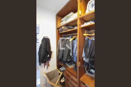 Casa à venda com 320m², 4 quartos e 5 vagas Casa à venda com 320m², 4 quartos e 5 vagasCloset