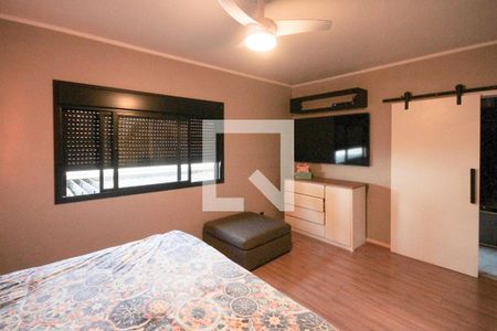 Casa à venda com 320m², 4 quartos e 5 vagas Casa à venda com 320m², 4 quartos e 5 vagasSuíte