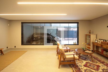 Casa à venda com 320m², 4 quartos e 5 vagas Casa à venda com 320m², 4 quartos e 5 vagasSala