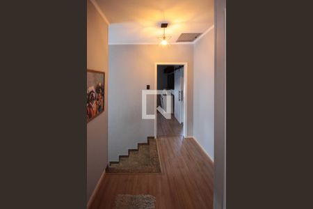 Casa à venda com 320m², 4 quartos e 5 vagas Casa à venda com 320m², 4 quartos e 5 vagasCorredor