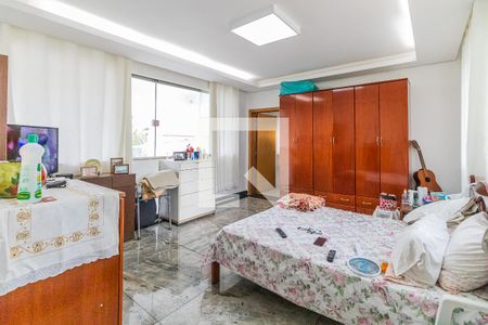 Casa à venda com 700m², 6 quartos e 3 vagasSuíte 3