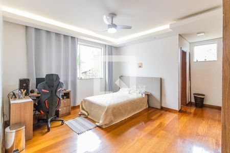 Casa à venda com 700m², 6 quartos e 3 vagasSuíte 2