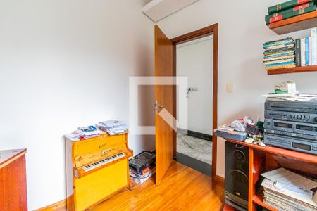 Casa à venda com 700m², 6 quartos e 3 vagasQuarto 2