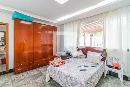 Casa à venda com 700m², 6 quartos e 3 vagasSuíte 3