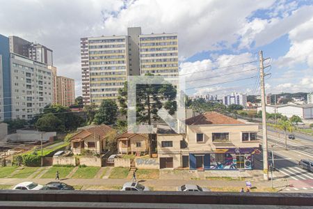 Vista de kitnet/studio para alugar com 1 quarto, 30m² em Cristo Rei, Curitiba