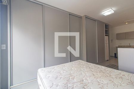 Quarto de kitnet/studio para alugar com 1 quarto, 30m² em Cristo Rei, Curitiba
