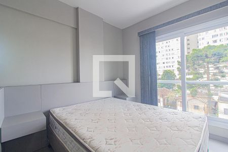 Quarto de kitnet/studio para alugar com 1 quarto, 30m² em Cristo Rei, Curitiba