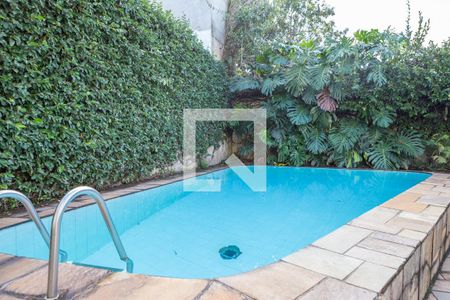 Casa à venda com 300m², 3 quartos e 4 vagas Casa à venda com 300m², 3 quartos e 4 vagasPiscina e Churrasqueira