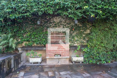 Casa à venda com 300m², 3 quartos e 4 vagas Casa à venda com 300m², 3 quartos e 4 vagasPiscina e Churrasqueira