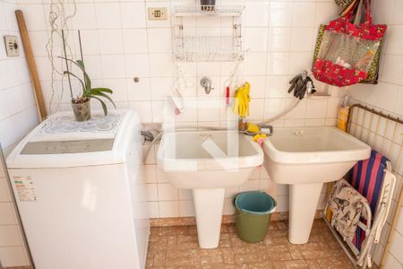 Casa à venda com 300m², 3 quartos e 4 vagas Casa à venda com 300m², 3 quartos e 4 vagasÁrea de Serviço