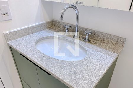 Banheiro de kitnet/studio para alugar com 1 quarto, 21m² em Belenzinho, São Paulo