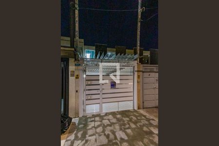 Casa à venda com 140m², 3 quartos e 2 vagas Casa à venda com 140m², 3 quartos e 2 vagasFachada