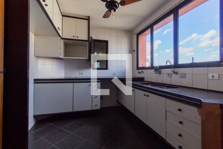 Apartamento para alugar com 241m², 5 quartos e 4 vagas Apartamento para alugar com 241m², 5 quartos e 4 vagasCozinha