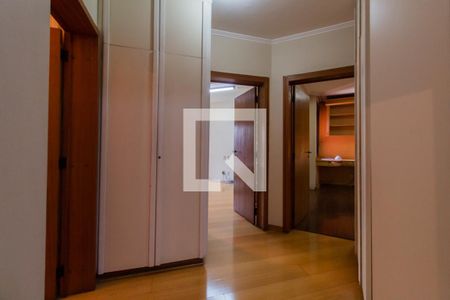 Apartamento para alugar com 241m², 5 quartos e 4 vagas Apartamento para alugar com 241m², 5 quartos e 4 vagasCorredor