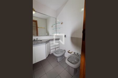 Apartamento para alugar com 241m², 5 quartos e 4 vagas Apartamento para alugar com 241m², 5 quartos e 4 vagasBanheiro da Suíte 1