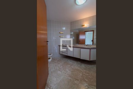 Apartamento para alugar com 241m², 5 quartos e 4 vagas Apartamento para alugar com 241m², 5 quartos e 4 vagasBanheiro da Suíte 2