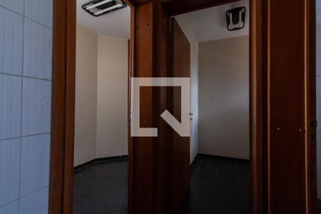 Apartamento para alugar com 241m², 5 quartos e 4 vagas Apartamento para alugar com 241m², 5 quartos e 4 vagasQuarto de Serviço