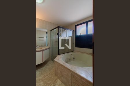 Apartamento para alugar com 241m², 5 quartos e 4 vagas Apartamento para alugar com 241m², 5 quartos e 4 vagasBanheiro da Suíte 2