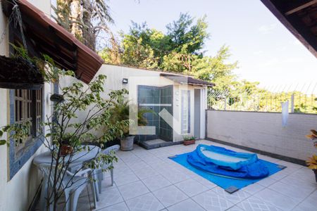 Casa de condomínio à venda com 168m², 4 quartos e 1 vagaÁrea Externa