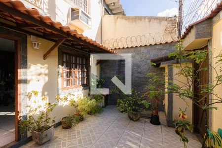 Casa de condomínio à venda com 168m², 4 quartos e 1 vagaVaranda