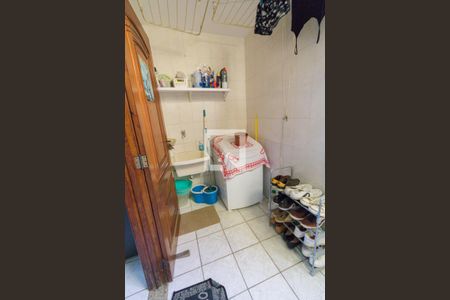 Casa de condomínio à venda com 168m², 4 quartos e 1 vagaÁrea de Serviço