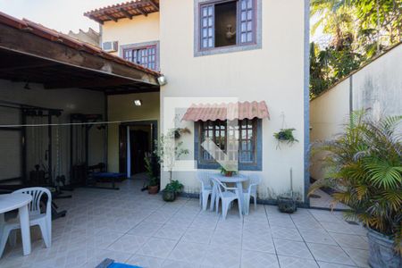 Casa de condomínio à venda com 168m², 4 quartos e 1 vagaÁrea Externa