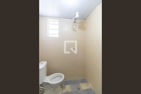 Banheiro de kitnet/studio para alugar com 1 quarto, 40m² em Vila Firmiano Pinto, São Paulo