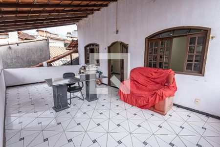 Casa à venda com 230m², 3 quartos e 15 vagasVaranda