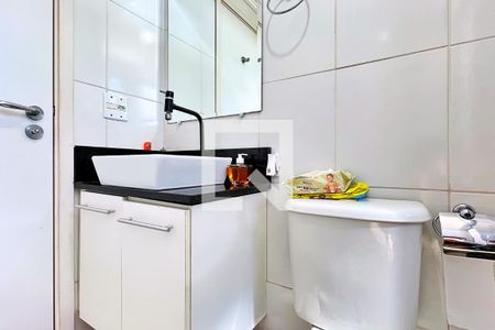 Apartamento à venda com 55m², 2 quartos e 1 vaga Apartamento à venda com 55m², 2 quartos e 1 vagaBanheiro