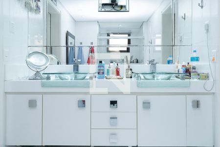 Apartamento à venda com 302m², 3 quartos e 4 vagasBanheiro da Suíte