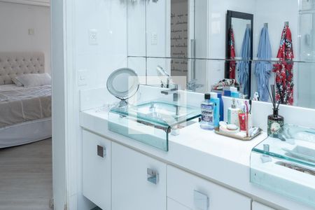 Apartamento à venda com 302m², 3 quartos e 4 vagasBanheiro da Suíte