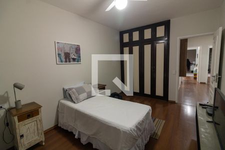 Casa à venda com 323m², 4 quartos e 3 vagas Casa à venda com 323m², 4 quartos e 3 vagasQuarto 2
