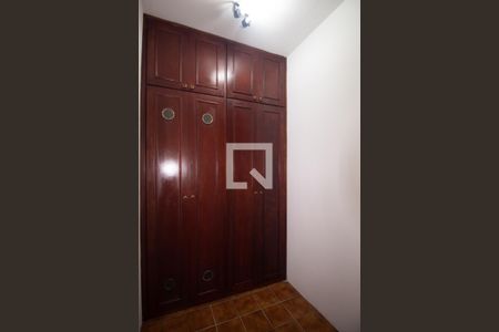 Apartamento à venda com 75m², 3 quartos e 1 vaga Apartamento à venda com 75m², 3 quartos e 1 vagaQuarto Serviço