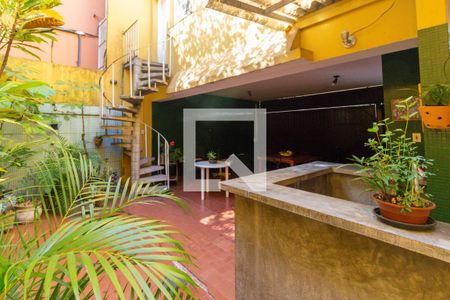 Casa à venda com 260m², 3 quartos e 3 vagas Casa à venda com 260m², 3 quartos e 3 vagasQuintal