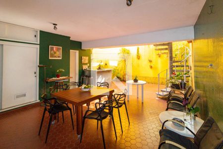 Casa à venda com 260m², 3 quartos e 3 vagas Casa à venda com 260m², 3 quartos e 3 vagasQuintal
