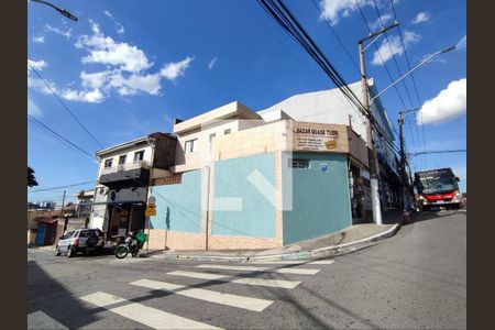 Casa à venda com 180m², 2 quartos e 2 vagas Casa à venda com 180m², 2 quartos e 2 vagasFachada