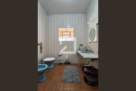 Casa à venda com 165m², 3 quartos e 5 vagas Casa à venda com 165m², 3 quartos e 5 vagasBanheiro Corredor