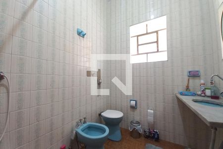 Casa à venda com 165m², 3 quartos e 5 vagas Casa à venda com 165m², 3 quartos e 5 vagasBanheiro Corredor