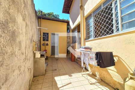 Casa à venda com 165m², 3 quartos e 5 vagas Casa à venda com 165m², 3 quartos e 5 vagasQuintal