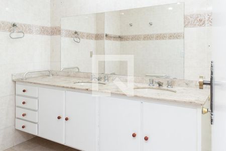 Apartamento à venda com 204m², 4 quartos e 3 vagasBanheiro