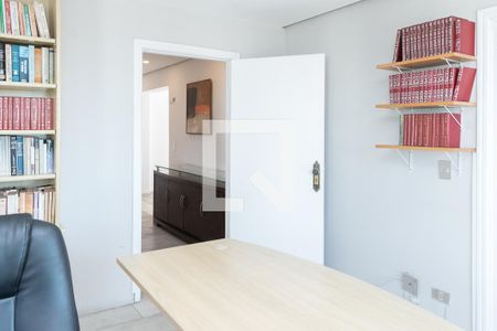 Apartamento à venda com 204m², 4 quartos e 3 vagasQuarto 4