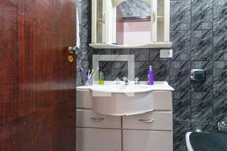 Casa à venda com 240m², 4 quartos e 2 vagasBanheiro