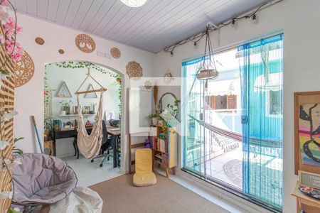 Casa à venda com 240m², 4 quartos e 2 vagasSuíte