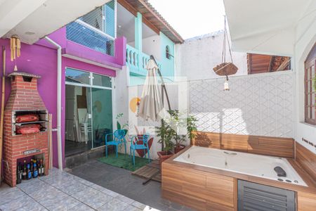 Casa à venda com 240m², 4 quartos e 2 vagasQuintal