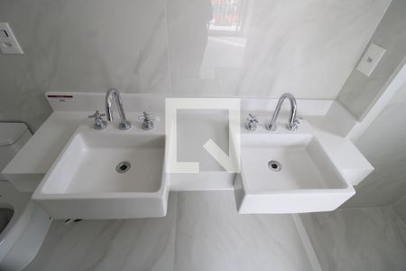 Apartamento à venda com 118m², 2 quartos e 3 vagasDetalhe banheiro da suíte 1